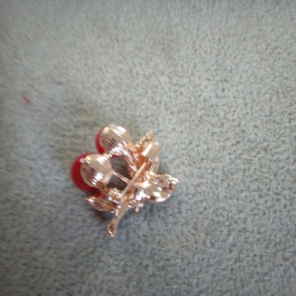 Elegant Red and Gold Cherry Brooch - Picture 4 of 4